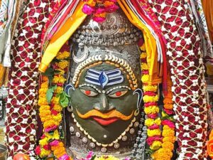 Read more about the article सोमवार भस्म आरती दर्शन:त्रिनेत्र त्रिपुण्ड चंद्र धारण कर बाबा महाकाल दिव्य श्रृंगार