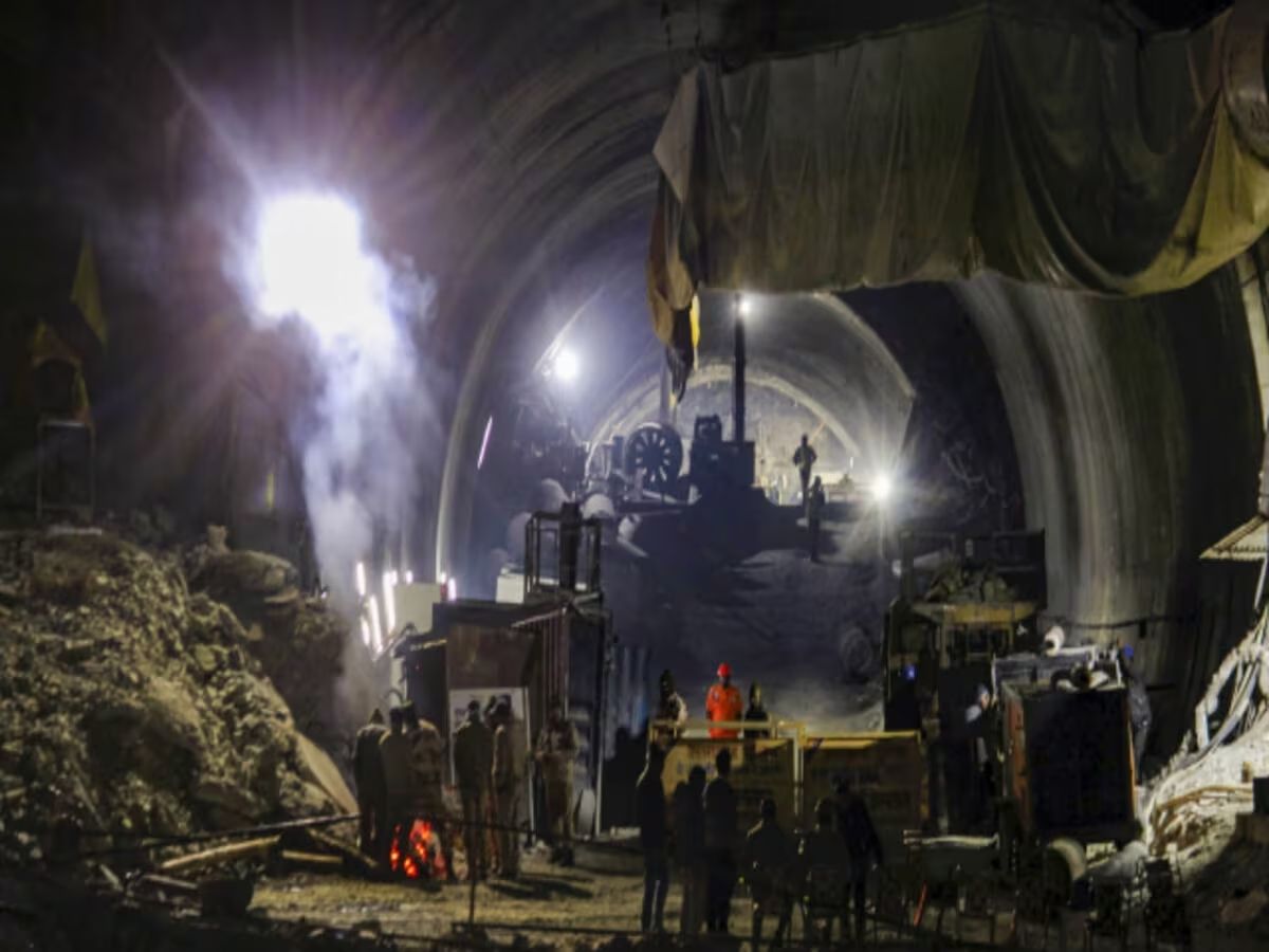 You are currently viewing <span class="red">उत्तरकाशी:</span> सिलक्यारा सुरंग में फंसे 41 मजदूरों को निकालने के लिए हर मुमकिन कोशिश जारी है।