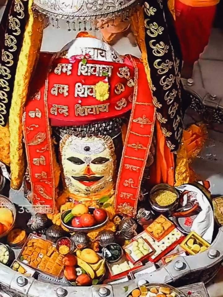 You are currently viewing भांग, चंदन और आभूषणों से बाबा महाकाल का श्रृंगार