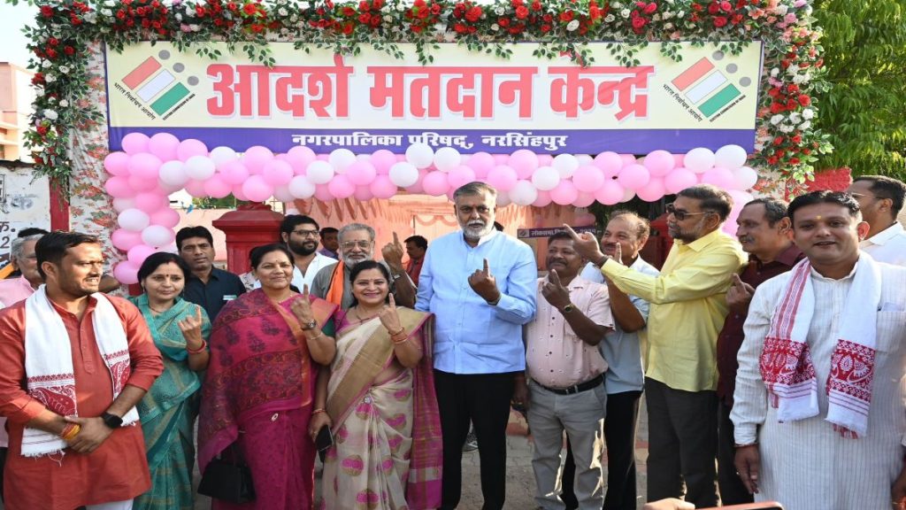 You are currently viewing एमपी की 6 सीटों पर वोटिंग जारी, प्रत्याशी समेत इन नेताओं ने किया मतदान