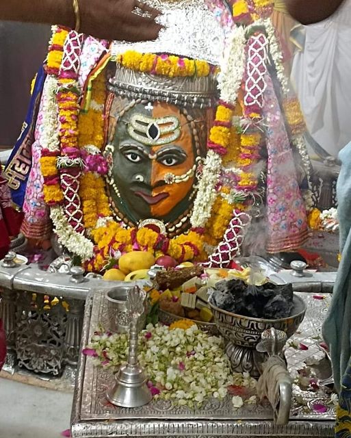 You are currently viewing भगवान महाकालेश्वर का अर्धनारीश्वर स्वरूप में श्रृंगार