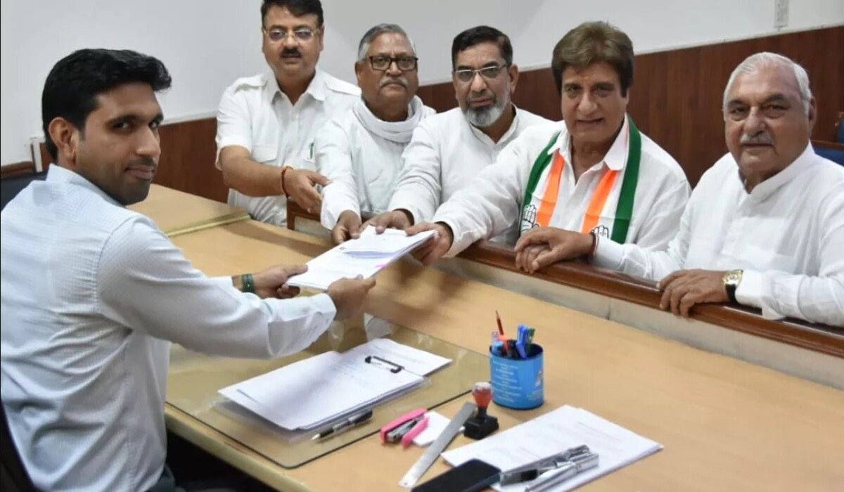 Read more about the article Congress उम्मीदवार Raj Babbar ने गुरुग्राम सीट से नामांकन दाखिल किया, पूर्व मुख्यमंत्री Bhupendra Singh Hooda भी मौजूद