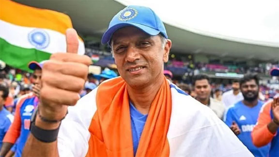 You are currently viewing द्रविड़ ने एक्स्ट्रा बोनस लेने से मना किया, कोचिंग स्टाफ के बराबर सिर्फ ₹2.5 करोड़ लेंगे