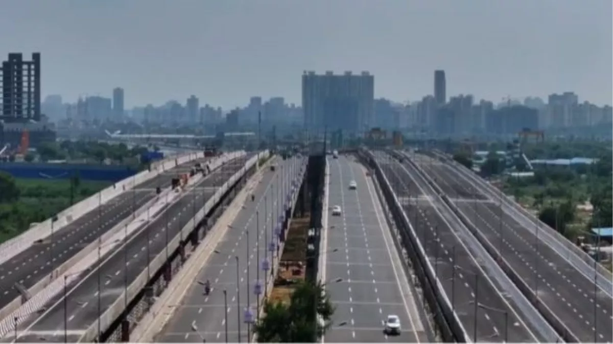 You are currently viewing सड़क कनेक्टिविटी में विकास की नई ऊचाइयों छू रहा मध्यप्रदेश, जल्द ही धरातल पर उतरेंगी 20,000 करोड़ रुपये की सड़क निर्माण परियोजनाएं; केंद्रीय मंत्री गडकरी ने भोपाल दौरे पर की थी घोषणा