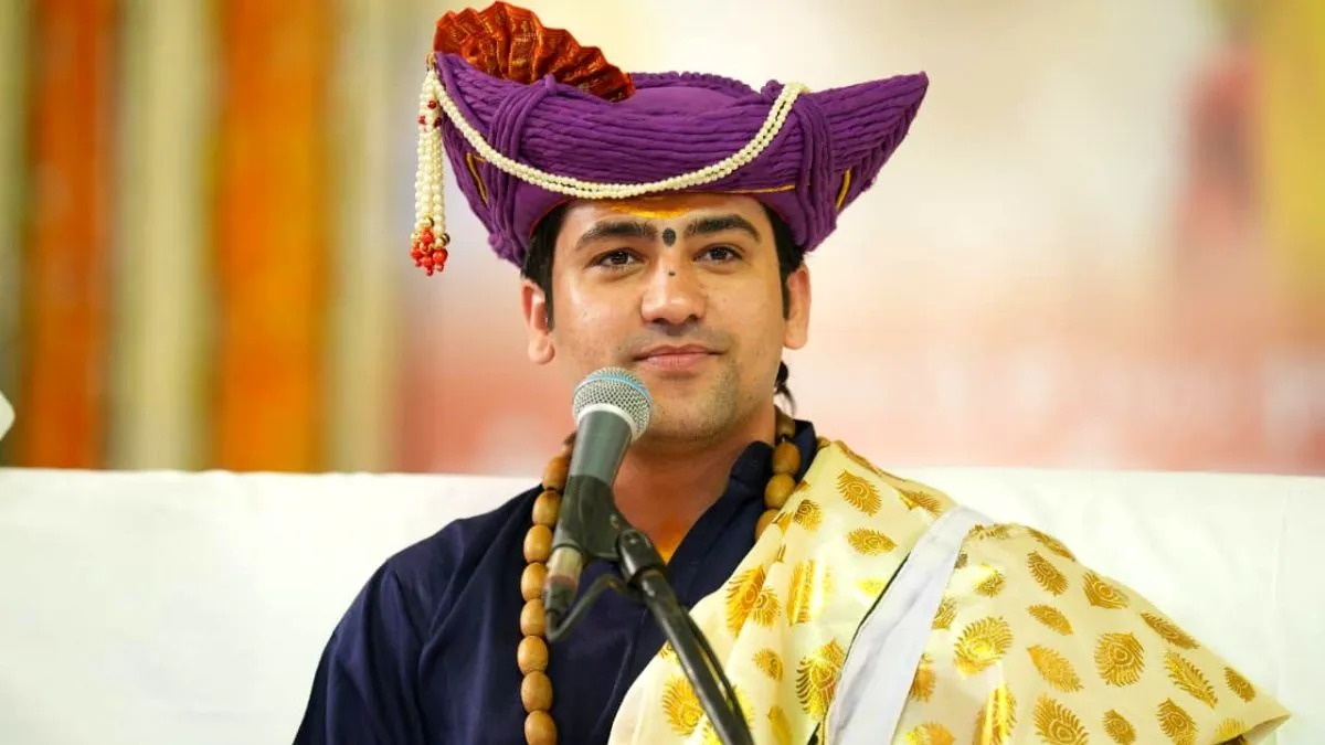 You are currently viewing Ban on FireCrackers: दिवाली पर पटाखा बैन को लेकर पंडित धीरेंद्र शास्त्री ने दी तीखी प्रतिक्रिया, बोले- दिवाली और होली पर सवाल उठाने वालों का ज्ञान बकरीद और न्यू ईयर पर कहा जाता है …