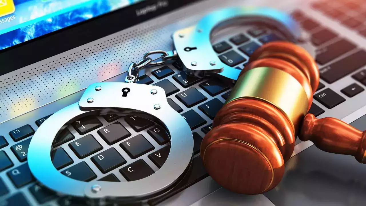 You are currently viewing Indore: महिला कारोबारी से 1.60 करोड़ की ठगी, डिजिटल अरेस्ट में रखा तीन दिन