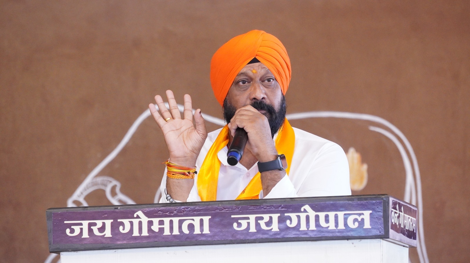 You are currently viewing BJP विधायक हरदीप सिंह डंग का बड़ा बयान, बोले – ‘गौमाता पालने वाले को ही चुनाव लड़ने का हो अधिकार’