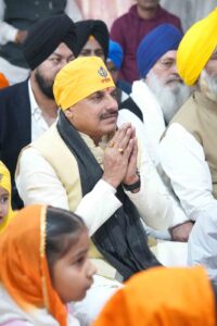 Read more about the article वीर बाल दिवस: मुख्यमंत्री ने गुरुद्वारे में टेका मत्था, साहिबजादों के बलिदान को किया नमन