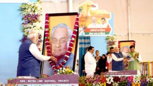 Read more about the article MP : प्रधानमंत्री मोदी ने अटल बिहारी वाजपेयी की 100वीं जयंती पर दी बड़ी सौगात! खजुराहो में ‘केन-बेतवा नदी जोड़ो राष्ट्रीय परियोजना’ का किया शिलान्यास, अटल बिहारी की याद में जारी किया डाक टिकट