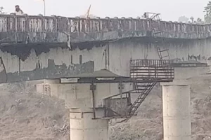 Read more about the article पार्वती नदी पुल हादसा: अचानक धसने लगा 1976 में बना पार्वती नदी का पुल, भारी वाहनों की आवाजाही पर लगी रोक…