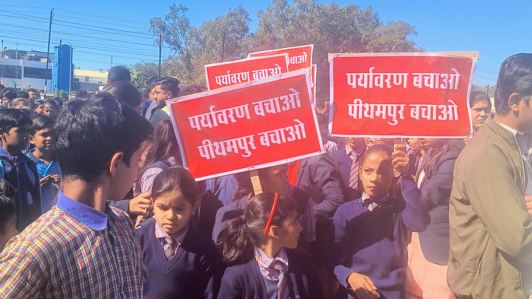 Read more about the article यूनियन कार्बाइड के जहरीले कचरे को जलाने पर विरोध तेज, कांग्रेस और बीजेपी के नेता शामिल; CM यादव बोले – इस पर राजनीति नहीं होनी चाहिए