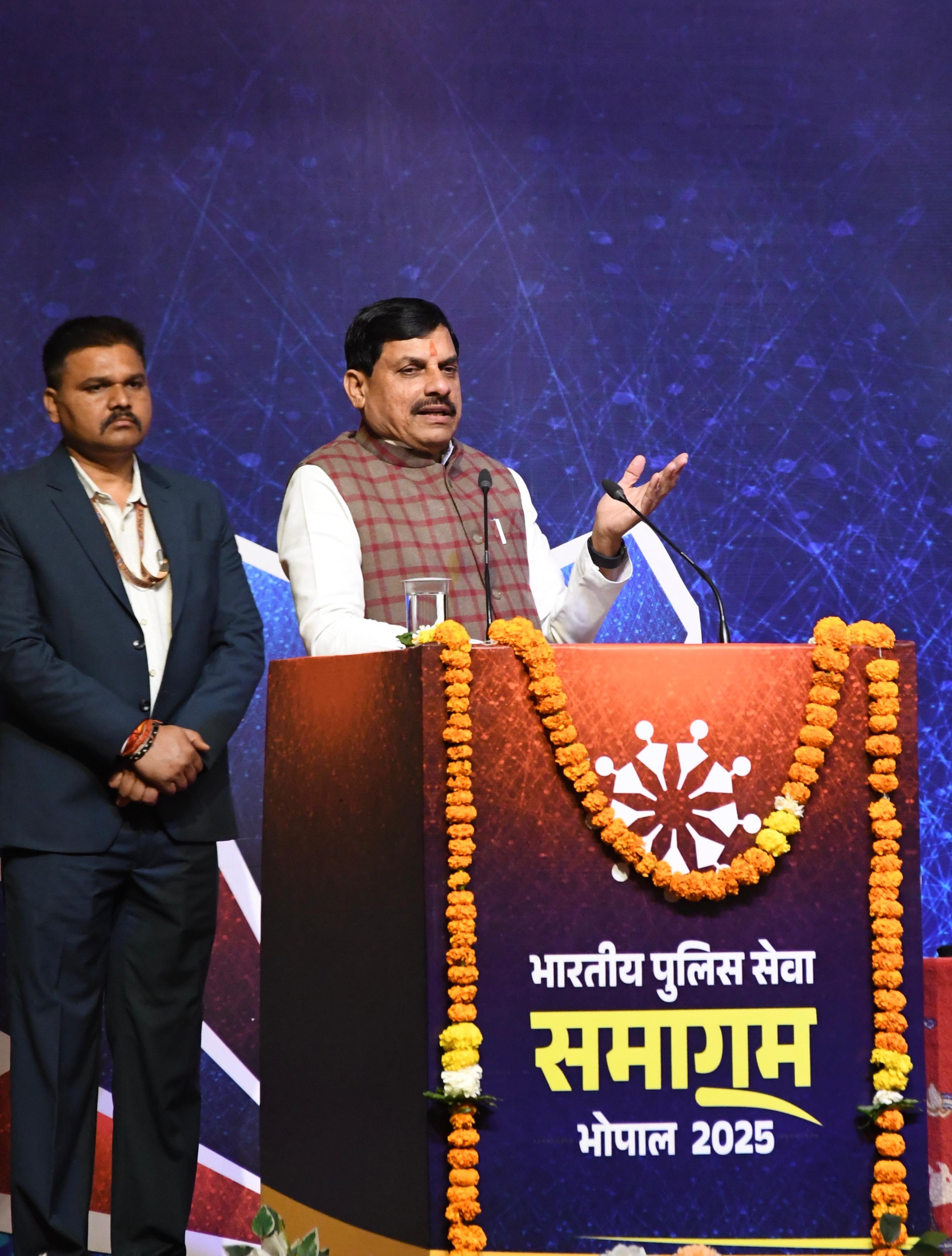 Read more about the article IPS मीट 2025: मुख्यमंत्री डॉ. मोहन यादव ने किया IPS मीट का शुभारंभ, बड़ी घोषणा कर कहा मध्यप्रदेश में पुलिस थानों की होगी रैंकिंग; बेहतर प्रदर्शन पर मिलेगा पुरस्कार