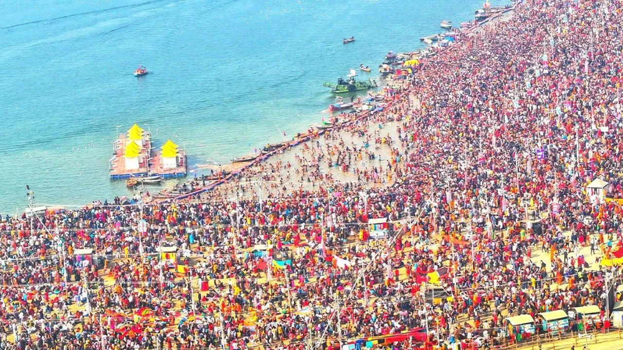 Read more about the article Prayagraj महाकुंभ: बसंत पंचमी पर कल होगा तीसरा अमृत स्नान, 2 से 4 फरवरी तक वाहनों की एंट्री पर रोक; VVIP पास रद्द! अब तक 97 लाख श्रद्धालुओं ने संगम में लगाई डुबकी