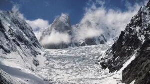 Read more about the article उत्तराखंड के चमोली में तबाही: ग्लेशियर टूटने से 57 मजदूर बर्फ में दफन, रेस्क्यू ऑपरेशन जारी; 7:15 बजे आया था एवलांच