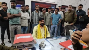 Read more about the article रतलाम में शराब पकड़ने पर हंगामा! विधायक कमलेश्वर डोडियार ने लगाया गला दबाने का आरोप, ड्राइवर बोला- मारपीट विधायक ने की