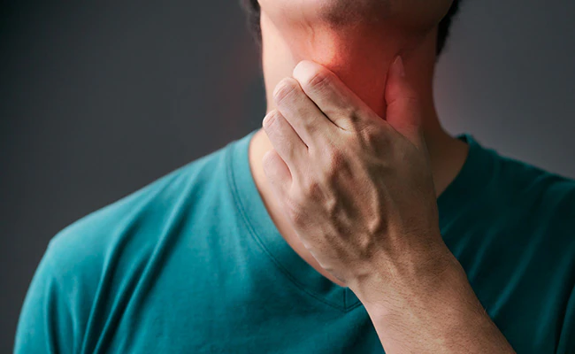 You are currently viewing गले की जलन और खराश को दूर करने के लिए आजमाएं ये असरदार घरेलू नुस्खे!