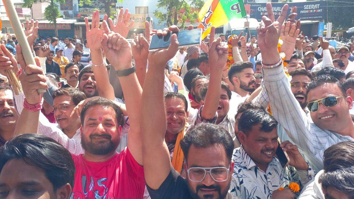 You are currently viewing भाजपा की आंधी में कांग्रेस गायब! हरियाणा निकाय चुनाव में भाजपा की धमाकेदार जीत, 10 में से 9 नगर निगमों पर कब्जा; 7 में महिला मेयर विजयी