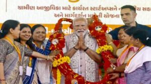 Read more about the article गुजरात के नवसारी में डेढ़ लाख महिलाओं के बीच पीएम मोदी ने किया संवाद, देश में पहली बार महिला पुलिसकर्मियों ने संभाली पीएम की सुरक्षा; बोले – “मैं दुनिया का सबसे अमीर व्यक्ति हूं”