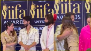 Read more about the article जब वी मेट फिर से! IIFA 2025 की प्रेस कॉन्फ्रेंस में शाहिद-करीना का गले लगना बना सुर्खियां, वीडियो हुआ वायरल तो सोशल मीडिया पर मचा हंगामा