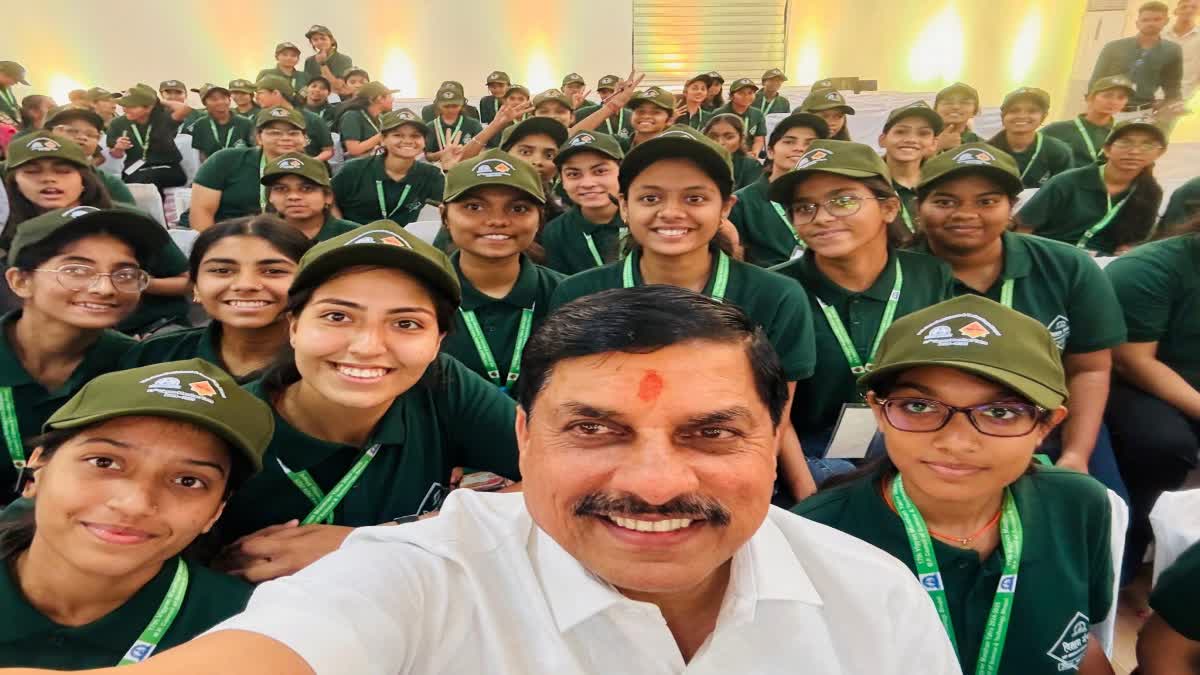 You are currently viewing 2 मई को पूरे मध्यप्रदेश में गूंजेगा बेटियों के उज्ज्वल भविष्य का जयघोष, सभी जिलों में मनेगा लाड़ली लक्ष्मी उत्सव; CM डॉ. मोहन यादव बोले- हर बेटी को सम्मान, शिक्षा और आत्म-निर्भरता के अवसर प्राप्त हों!