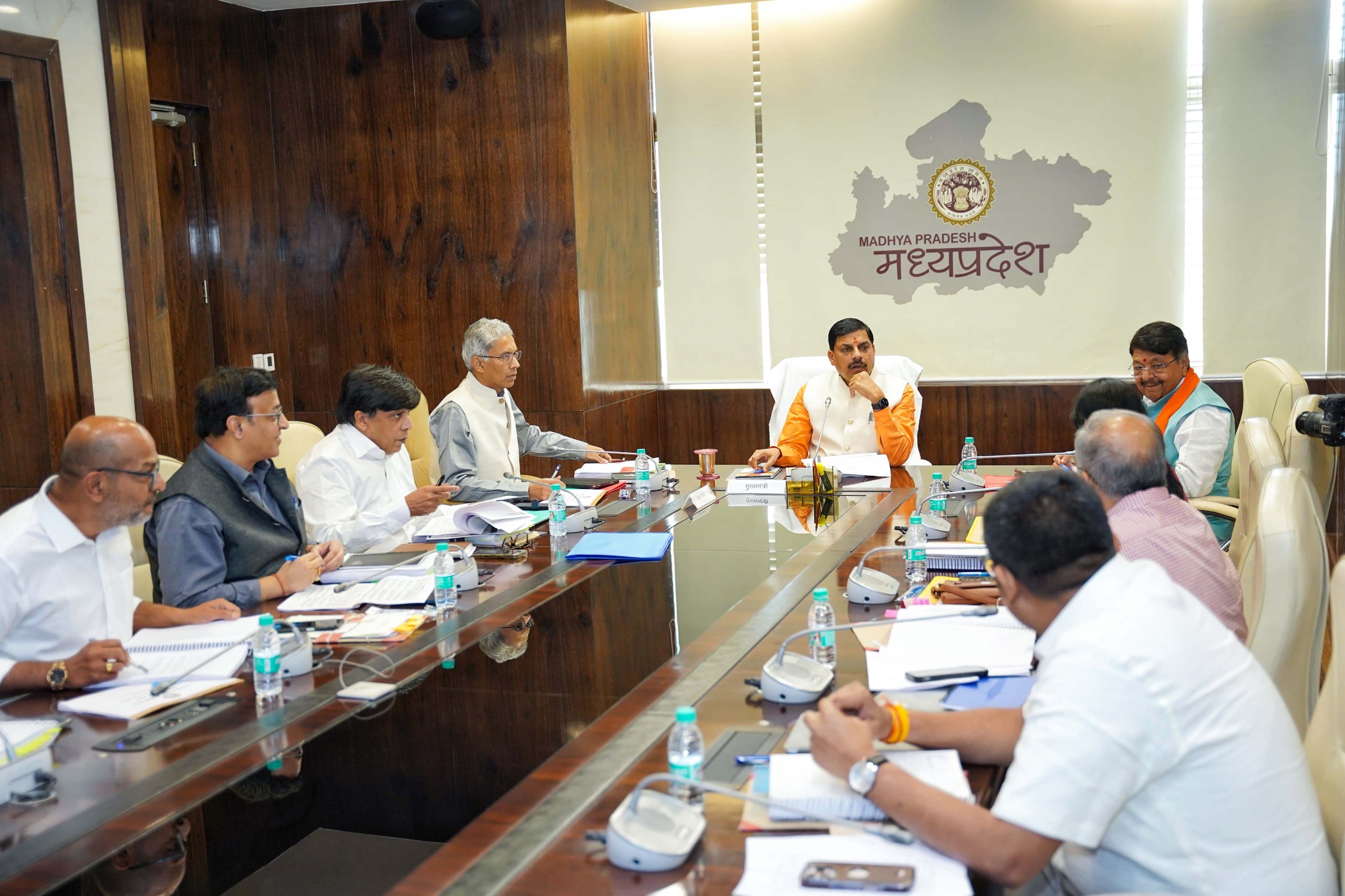 You are currently viewing “मुख्यमंत्री सुगम परिवहन सेवा” को मंत्रि-परिषद की बैठक में मिली हरी झंडी, पीपीपी मोड पर किया जाएगा बसों का संचालन; CM की अध्यक्षता में हुई बैठक में छतरपुर का माता बम्बरबैनी मंदिर पवित्र क्षेत्र घोषित