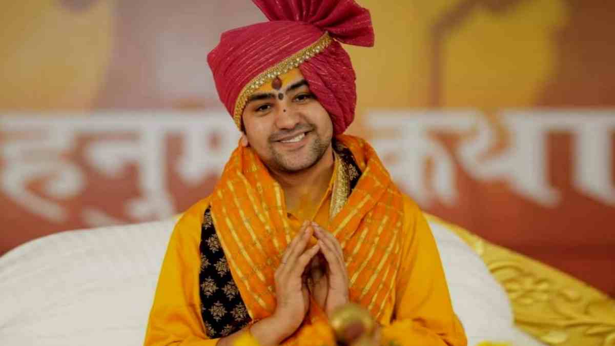 You are currently viewing गुना हिंसा पर धीरेंद्र शास्त्री का फूटा गुस्सा, कहा – जो धर्म के जुलूस पर पत्थर फेंके, उन्हें फांसी दो: बागेश्वर धाम ने CM को कहा- दोषियों पर चलाओ बुलडोजर, मामले में अब तक 9 आरोपी गिरफ्तार