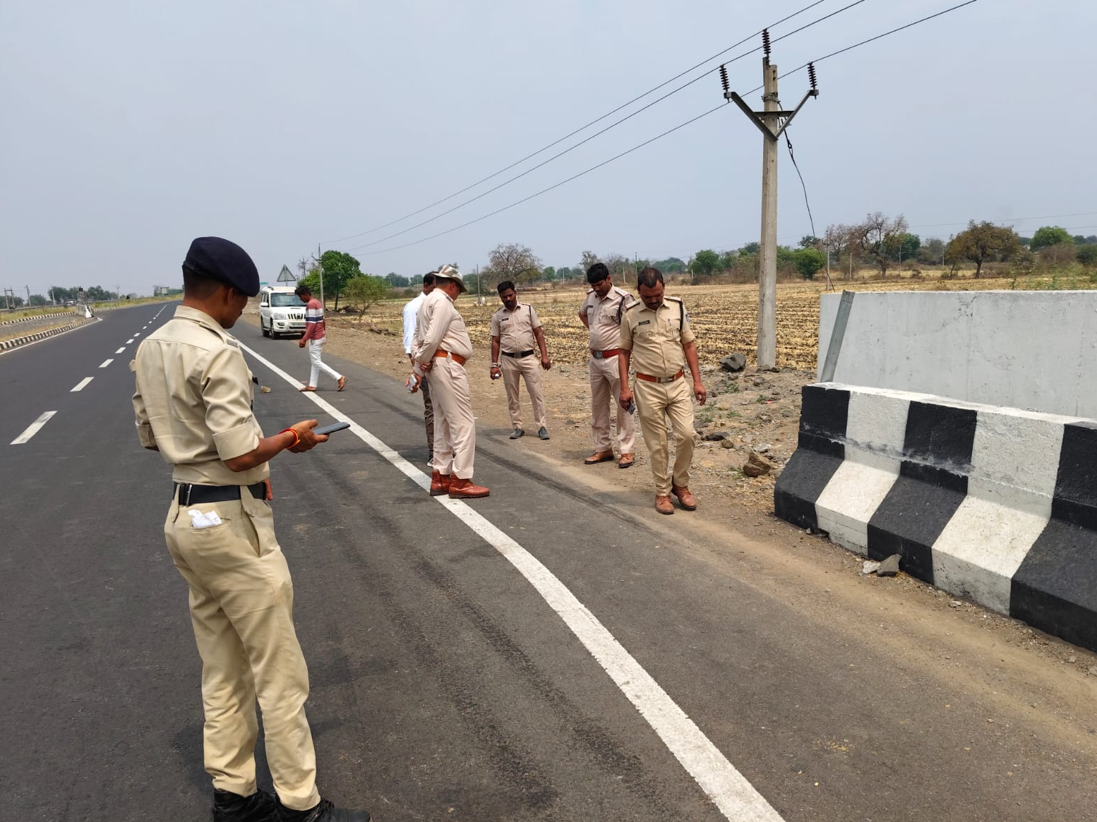 You are currently viewing हाईवे पर सनसनीखेज हादसा: जैन मुनि गजेंद्र मुनि महाराज को तेज रफ्तार वाहन ने कुचला, मौके पर दर्दनाक मौत; सीसीटीवी फुटेज में कैद हुआ मौत का मंजर, पुलिस ने तेज की जांच!