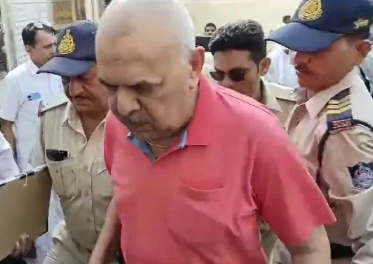 You are currently viewing जबलपुर धर्मांतरण विवाद पर हिंसा: भगवान राम पर टिप्पणी से उभरा जन आक्रोश, केरल भाग रहे स्कूल संचालक को पुलिस ने पकड़ा