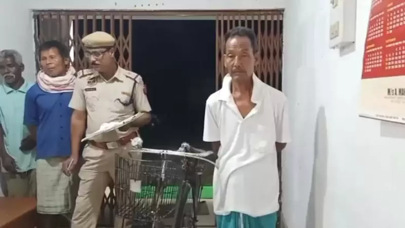 You are currently viewing असम में दिल दहला देने वाला मामला: पत्नी का सिर काटकर साइकिल से थाने पहुंचा पति, किया आत्मसमर्पण; आरोपी अभी पुलिस हिरासत में!