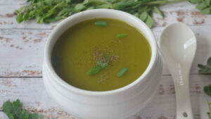 Read more about the article मोरिंगा सूप: इम्यूनिटी बढ़ाने और बालों की सेहत सुधारने वाला हेल्दी ड्रिंक