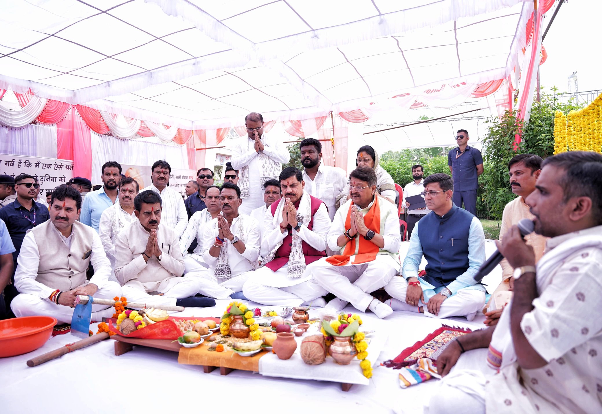 You are currently viewing इंदौर में सीएम डॉ. मोहन यादव का बहुचर्चित दौरा: इंदौर को मिला हाईकोर्ट गेस्ट हाउस, 300 साल पुरानी बावड़ी का भी हुआ लोकार्पण; CM बोले –  “इंदौर जो करता है, सबसे अलग करता है”