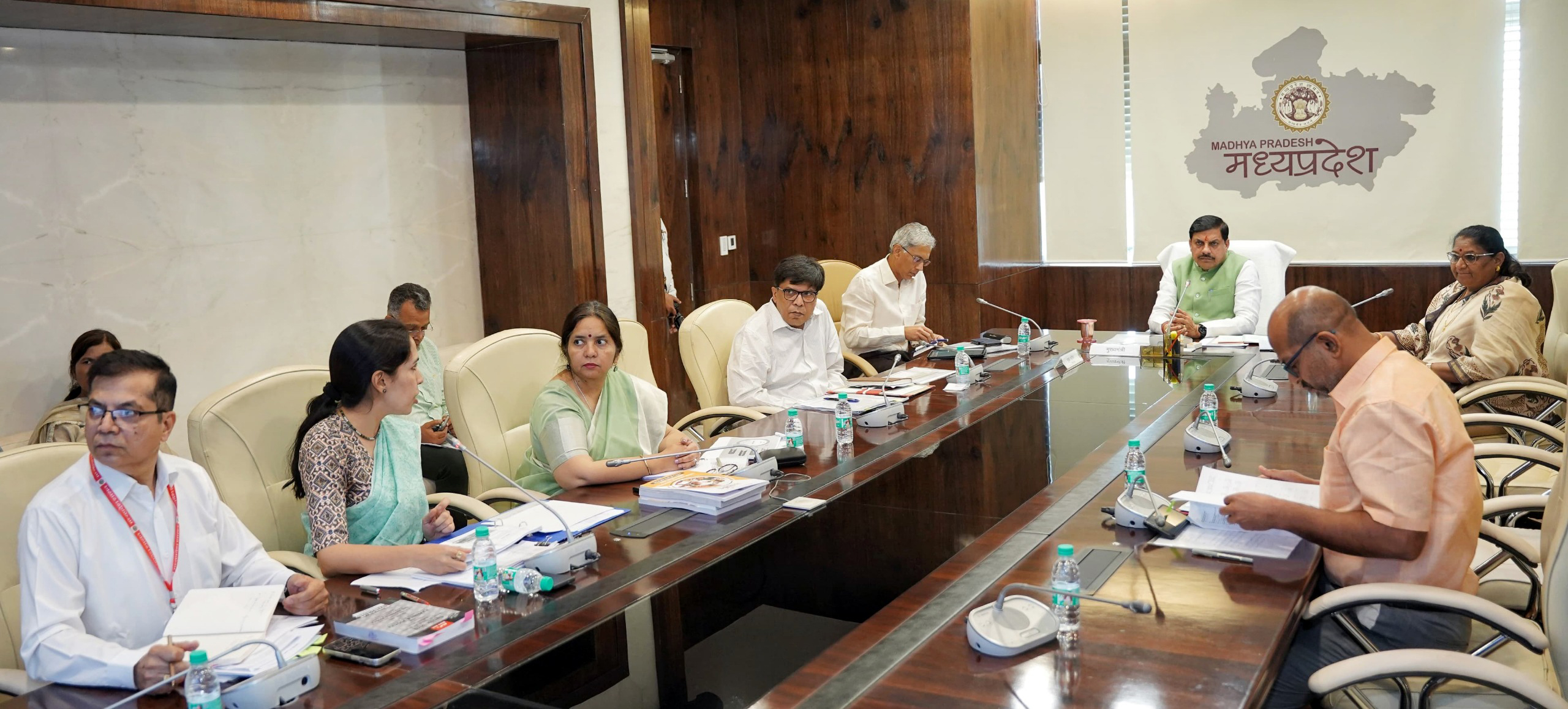 You are currently viewing हर शहर में कामकाजी महिलाओं के लिए हॉस्टल, हर गांव में पोषणयुक्त आंगनवाड़ी – CM मोहन यादव का बड़ा ऐलान; महिला एवं बाल विकास विभाग की समीक्षा बैठक में मोटी आई नवाचार को CM ने सराहा