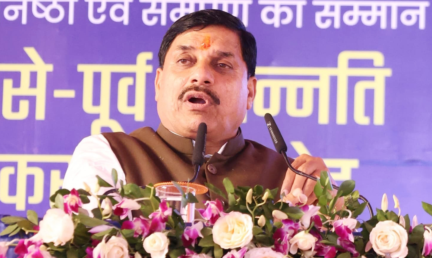 You are currently viewing “सरेंडर करो, नहीं तो मारे जाओगे” – बालाघाट से CM की चेतावनी, बोले – 2026 तक MP से ख़त्म होगा नक्सलवाद!