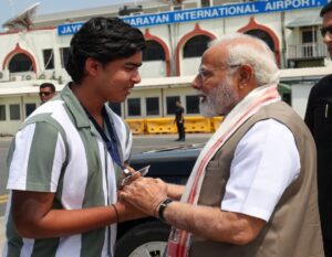 Read more about the article क्रिकेट के भविष्य को मिला आशीर्वाद: प्रधानमंत्री मोदी से मिले 14 साल की उम्र में IPL में धमाल मचाने वाले वैभव सूर्यवंशी, PM के पैर छूकर लिया आशीर्वाद!