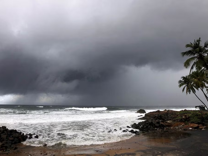 You are currently viewing 16 साल में 8 दिन पहले केरल पंहुचा मानसून, 2009 के बाद पहली बार ऐसा हुआ: केरल-कर्नाटक के समुद्री इलाकों में अलर्ट, 27 मई तक मछली पकड़ने पर रोक!