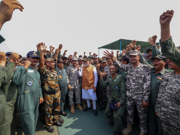 You are currently viewing ऑपरेशन केलर: शोपियां में लश्कर के 3 आतंकी ढेर, सेना का बड़ा एक्शन जारी; PM मोदी पहुंचे आदमपुर एयरबेस, जवानों से की मुलाकात!