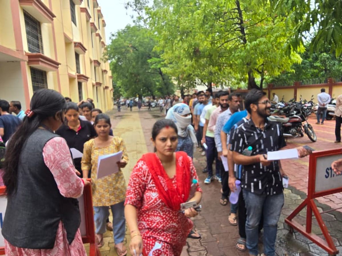 You are currently viewing UPSC Prelims 2025: भोपाल, इंदौर, ग्वालियर और जबलपुर में कड़ी निगरानी के बीच परीक्षा आयोजित, प्रशासन अलर्ट मोड पर!