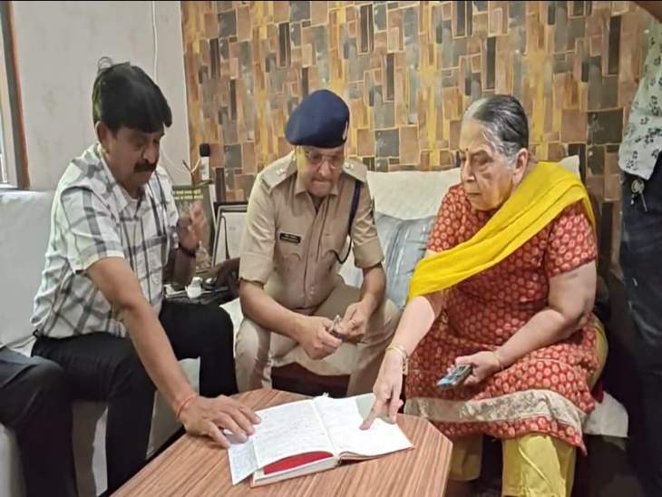 You are currently viewing इंदौर में रिटायर्ड प्रिंसिपल डिजिटल अरेस्ट के जाल में फंसने से बाल-बाल बचीं, ठगों ने मांगे थे 1 करोड़; बैंक मैनेजर की सूझबूझ से टली बड़ी ठगी!