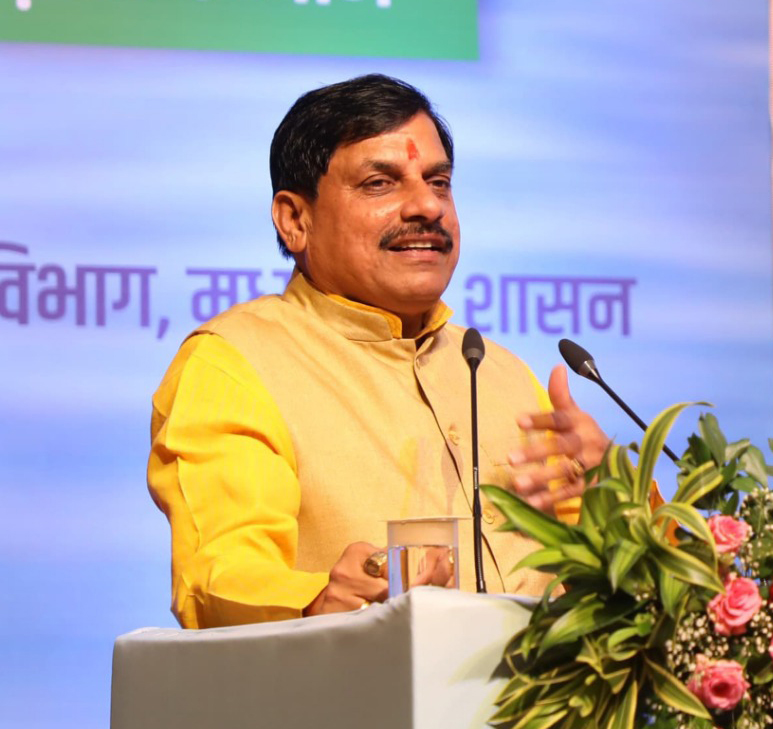 You are currently viewing मुख्यमंत्री डॉ. मोहन यादव ने विश्व पर्यावरण दिवस पर “एक पेड़ मां के नाम” अभियान की शुरुआत की, गंगा दशहरा पर संस्कृति और प्रकृति के संगम को बताया विशेष!