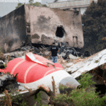 पायलट की आख़िरी पुकार: ‘नहीं बचेंगे’! Air India हादसे की जांच शुरू, हादसे में अब तक 275 की मौत; अभी भी जारी है DNA सैंपलिंग का काम!