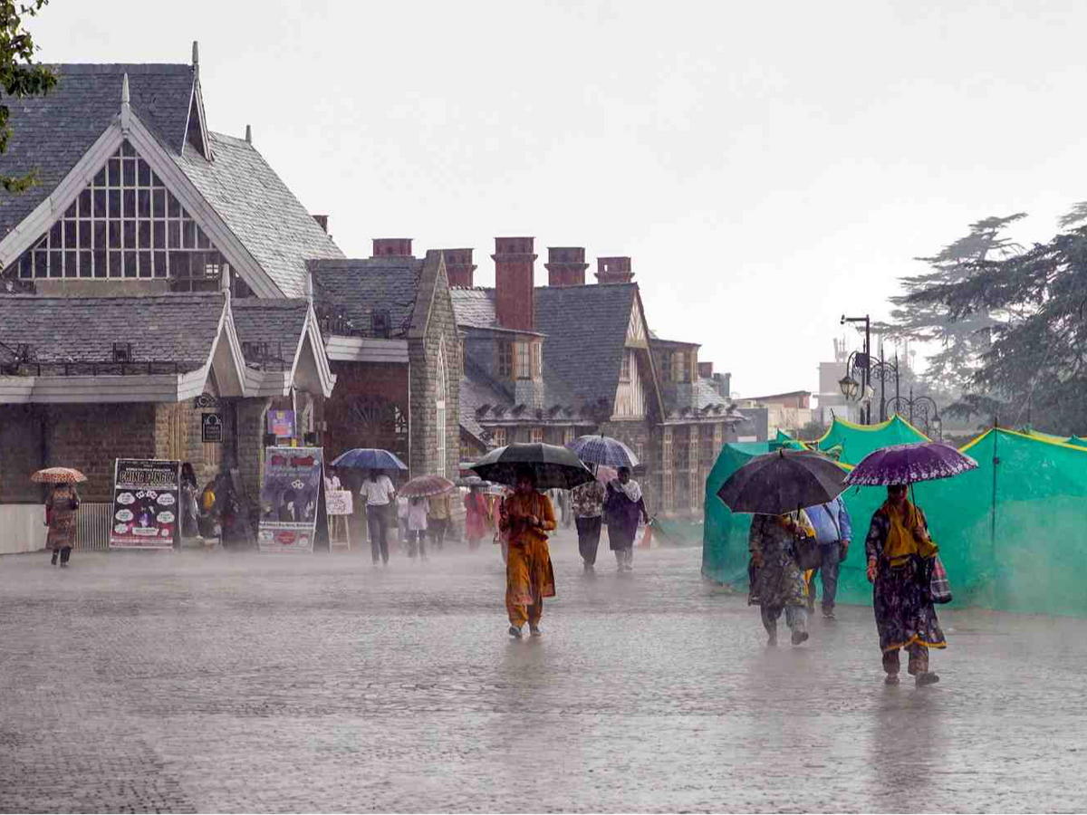 You are currently viewing मध्यप्रदेश में मानसूनी कहर: 5 दिन में पूरे प्रदेश पर छाया बादलों का साया, कई रास्ते बंद; नदी में युवक की मौत, ट्रैक्टर बहा — मौसम विभाग ने जारी किया ऑरेंज अलर्ट!