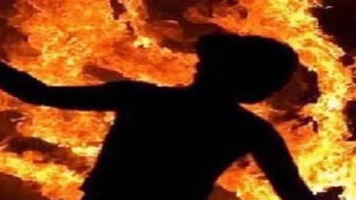 Read more about the article ओडिशा में 15 साल की छात्रा को ज़िंदा जलाने की कोशिश, तीन बदमाशों ने बीच रास्ते किया हमला; AIIMS में भर्ती, हालत नाजुक!