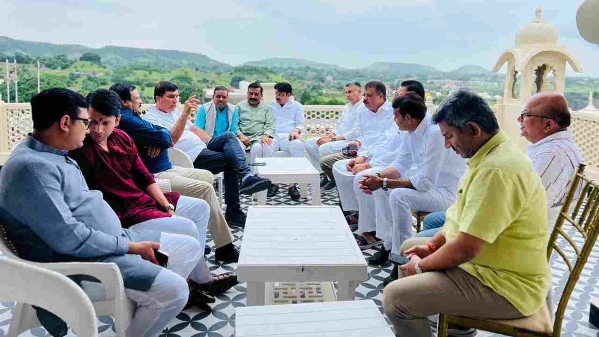 You are currently viewing धार के मांडू में कांग्रेस का नव संकल्प शिविर शुरू, दो दिनों में होंगे 12 सत्र; विधायक सीखेंगे संवाद, रणनीति और डिजिटल प्रभावशक्ति के गुर!