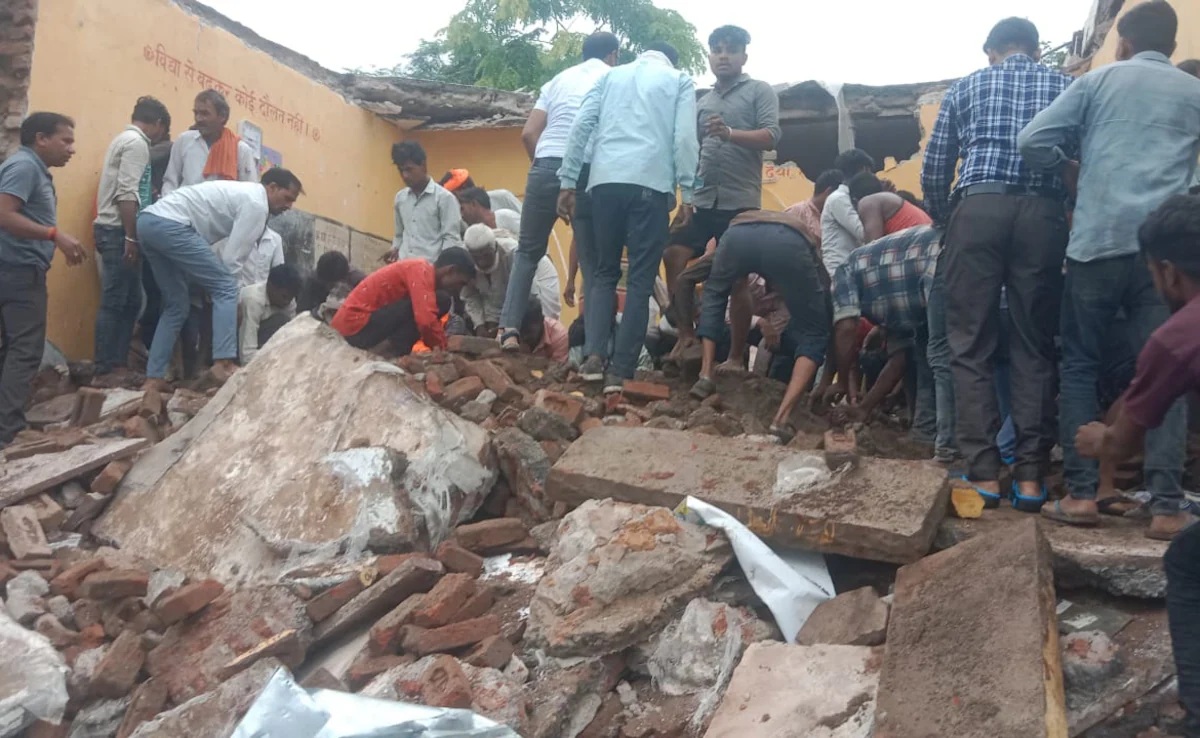 You are currently viewing झालावाड़ स्कूल हादसा: छत गिरने से 7 मासूमों की मौत, 9 से ज्यादा बच्चे गंभीर; राष्ट्रपति, पीएम और सीएम ने जताया दुख, दोषियों पर कार्रवाई के दिए निर्देश!