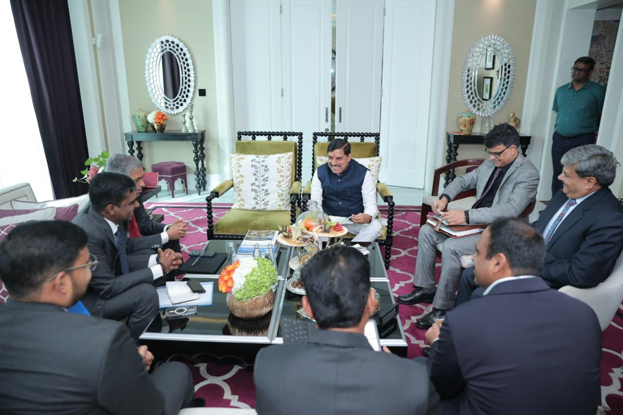 You are currently viewing दुबई में सीएम डॉ. मोहन यादव का दूसरा दिन: कॉउन्सल जनरल से की चर्चा, एमपी डे से लेकर ईवी और पर्यटन तक कई सेक्टर्स पर हुई चर्चा; स्थायी संपर्क तंत्र पर बनी सहमति!