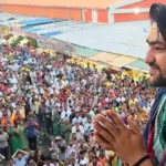 बागेश्वर धाम में श्रद्धा और भीड़ के बीच दर्दनाक हादसा: एक की मौत, कई घायल; धीरेंद्र शास्त्री बोले – हम मृतक परिवार को देंगे एक दिन की चढ़ोत्तरी!