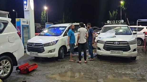 You are currently viewing रतलाम डीजल मिलावट मामला: मुख्यमंत्री के प्रोटोकॉल वाहनों में भराया गया था मिलावटी डीजल, जांच रिपोर्ट में हुआ खुलासा!