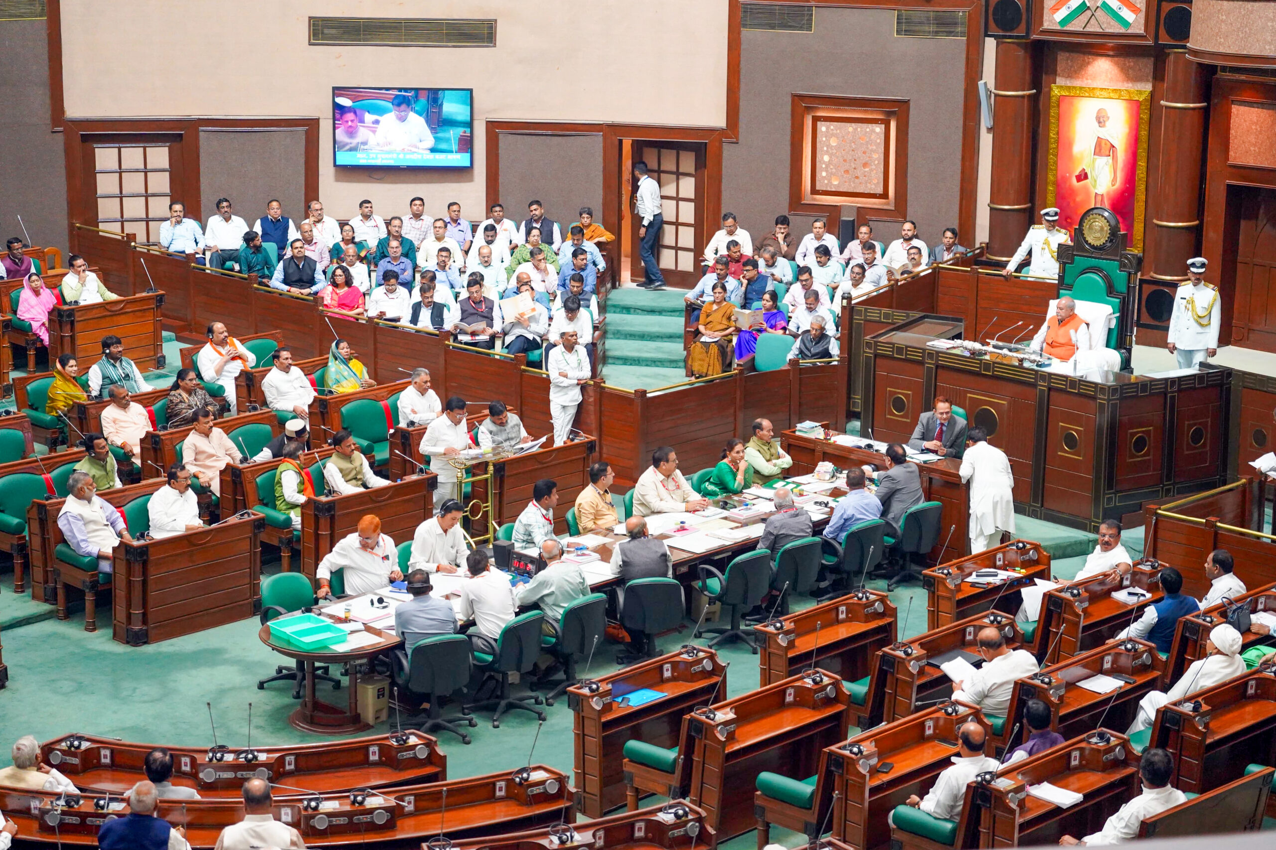 You are currently viewing विधानसभा का मानसून सत्र गरमाया: जयवर्धन सिंह का आरोप—आदिवासियों की जमीन छीनी जा रही, सरकार ने किया खारिज!