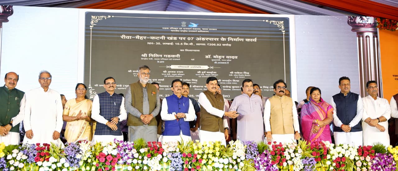 You are currently viewing जबलपुर से मिला मध्यप्रदेश को अब तक का सबसे बड़ा रोड गिफ्ट, 60 हजार करोड़ से ज्यादा की परियोजनाओं का नितिन गडकरी ने किया ऐलान; मुख्यमंत्री मोहन यादव ने जताया मंत्री का आभार!