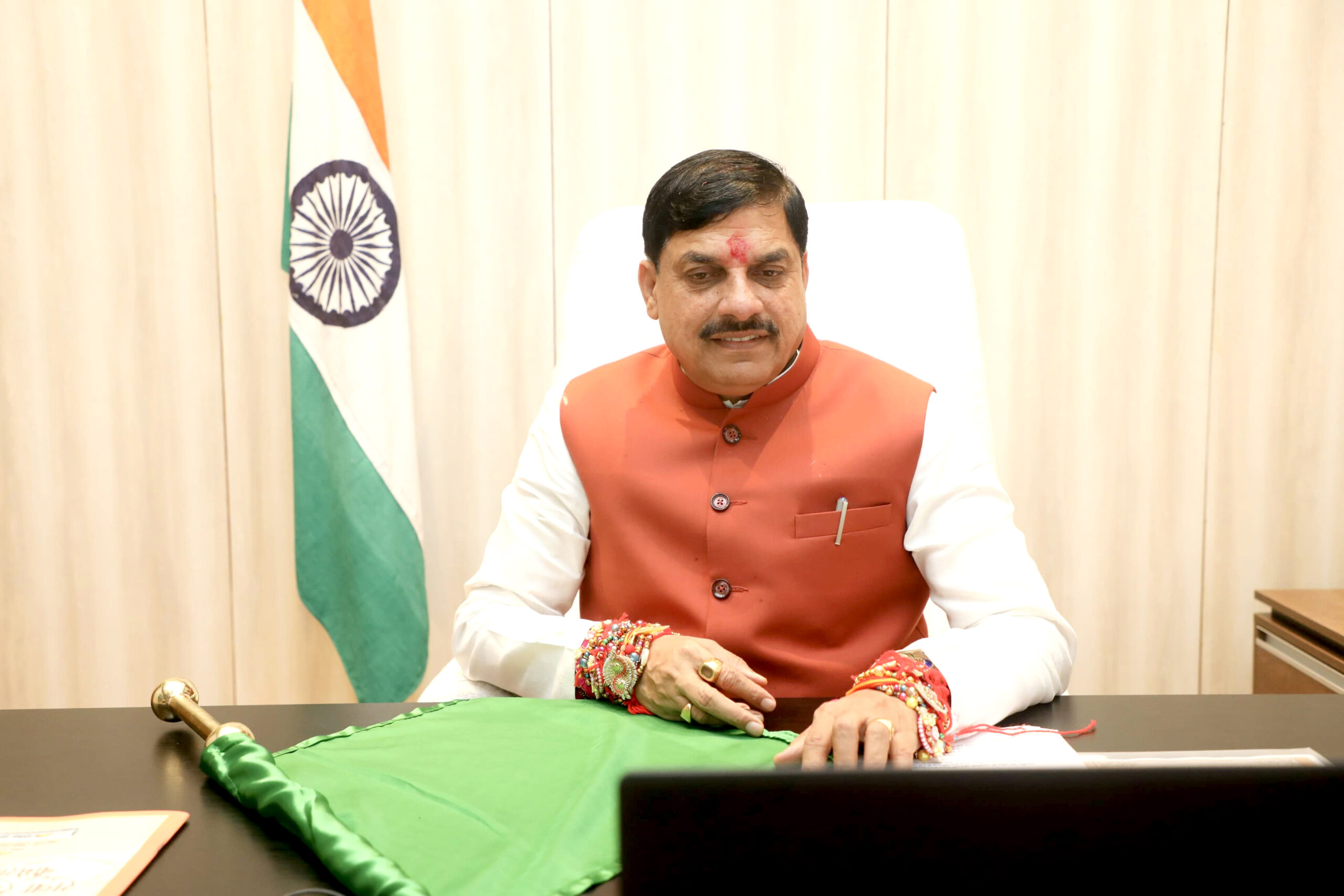 You are currently viewing मोदी राज में रेलवे क्रांति! उज्जैन से सीएम मोहन यादव ने तीन नई ट्रेनों को दिखाई हरी झंडी, अब ट्रेन से सीधे पहुंचिए भगवान श्रीराम के धाम तक; चार राज्यों को होगा सीधा फायदा!